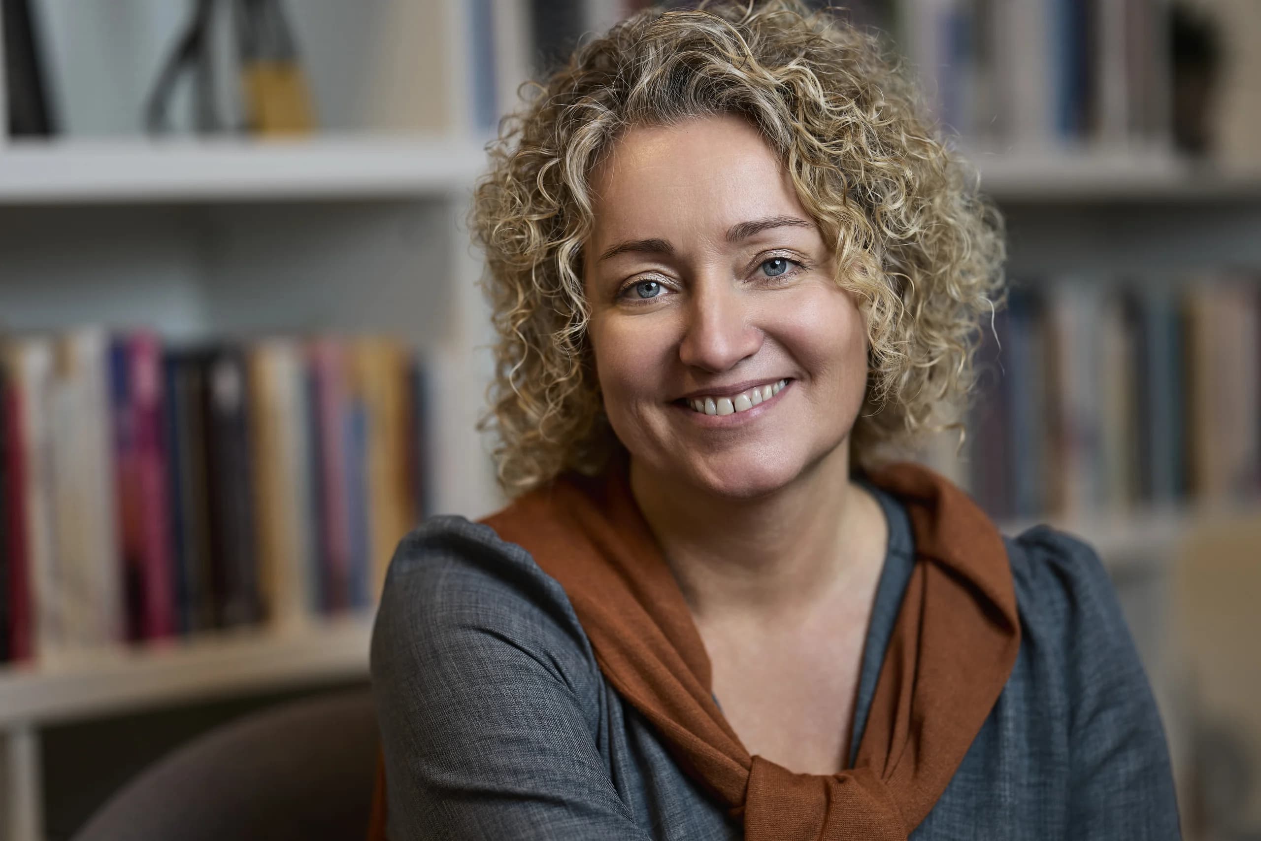 Vivi Hvass, psykoterapeut og life coach, i sin klinik i Skive